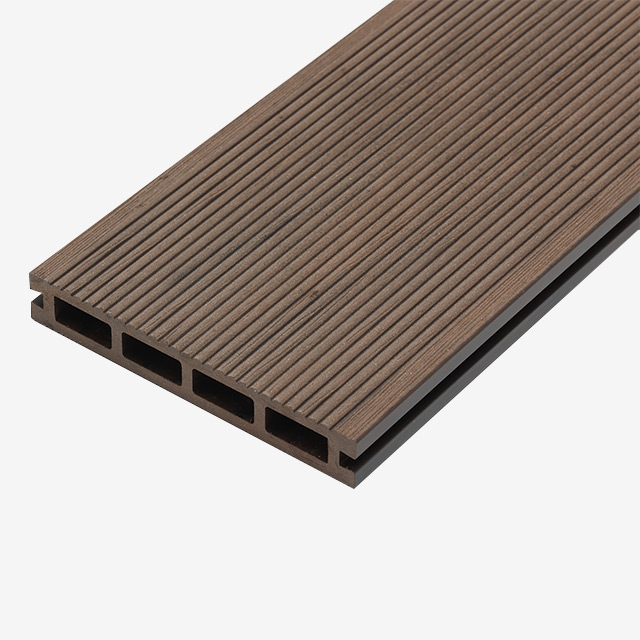 Decking compuesto hueco del decking del color del chocolate de 145*25m m para el patio trasero